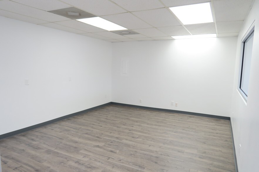 More Photos Of 5930 Star Ln, Houston General Retail For Lease