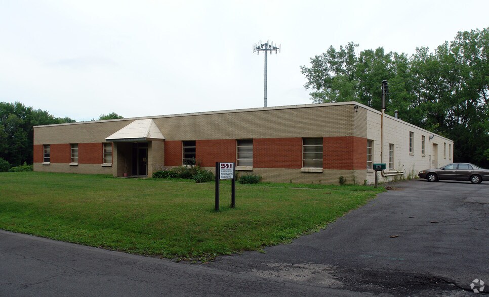 Primary Photo Of 6677 Moore Rd, Mattydale Flex For Sale