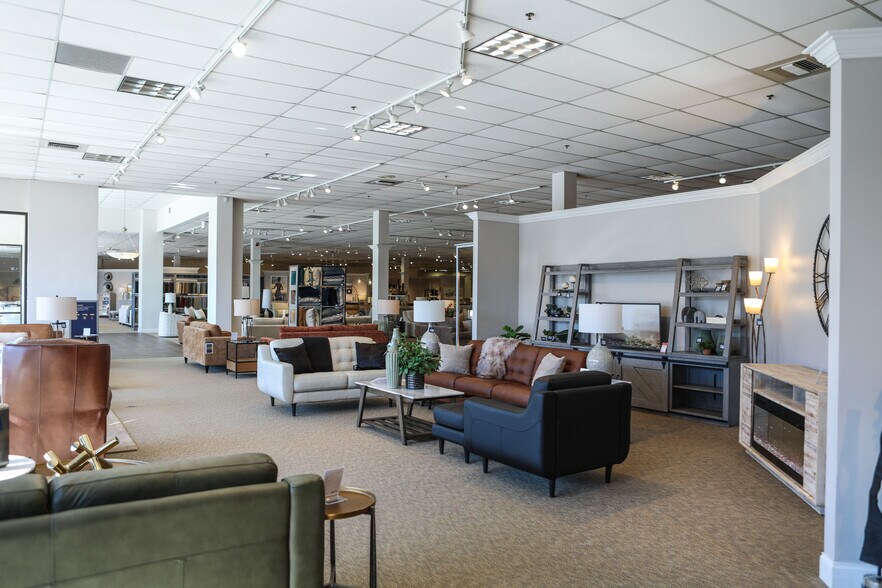 More Photos Of 2297 Main St East, Snellville Freestanding For Sale