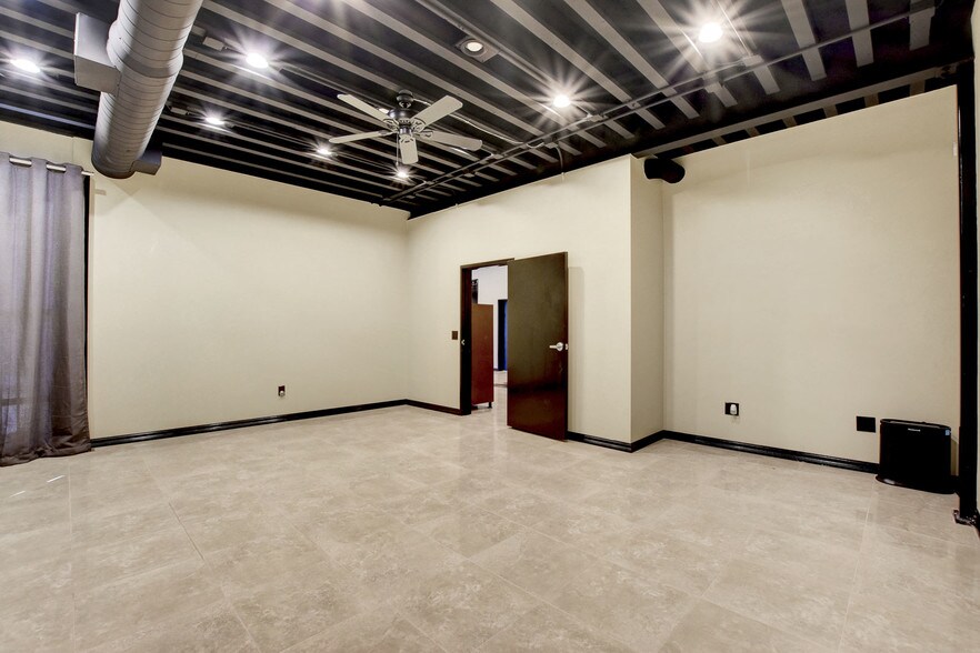 More Photos Of 3852 E Post Rd, Las Vegas Warehouse For Sale