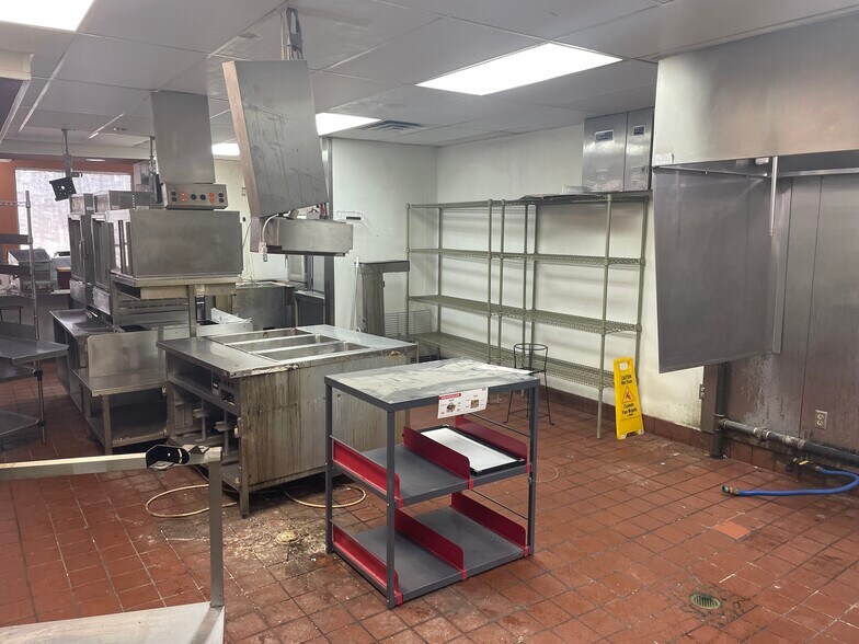 More Photos Of 1401 E Main St, Magnolia Freestanding For Lease