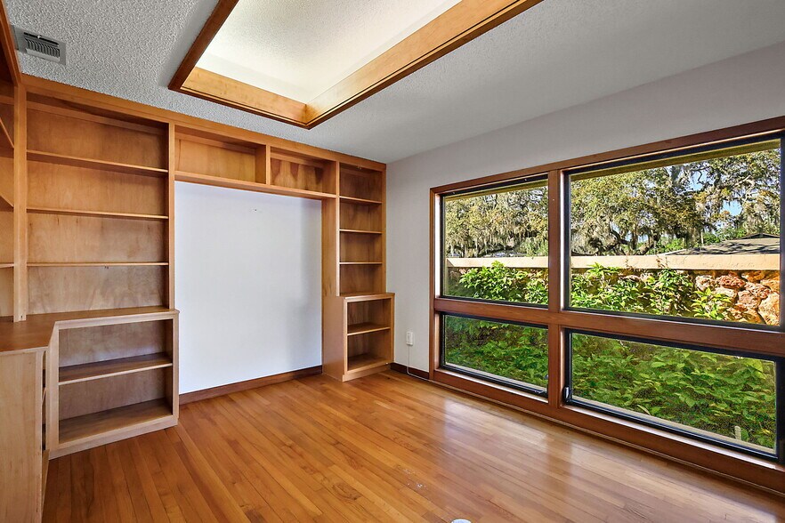 More Photos Of 708 Lee St, Leesburg Office For Sale