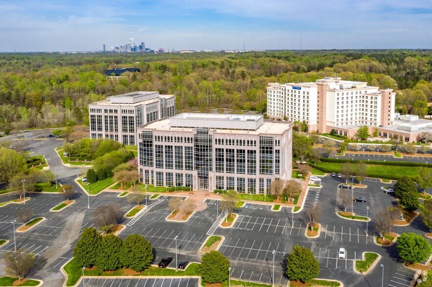 More Photos Of 2550 W Tyvola Rd, Charlotte Unknown For Lease