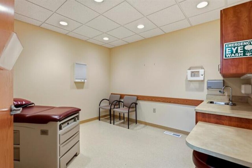 More Photos Of 2010 15th St, Bay City Healthcare For Sale