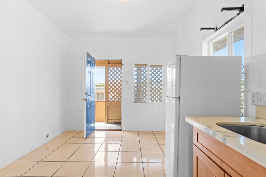 More Photos Of 1125 Hassinger St, Honolulu Apartments For Sale