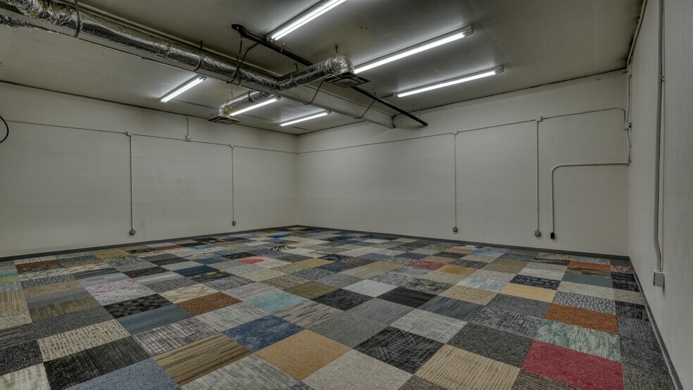 More Photos Of 2325 E Wheeling Ave, Cambridge Office For Lease