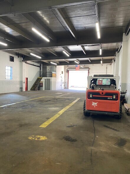 More Photos Of 15011 Guinzberg Rd, Jamaica Warehouse For Lease