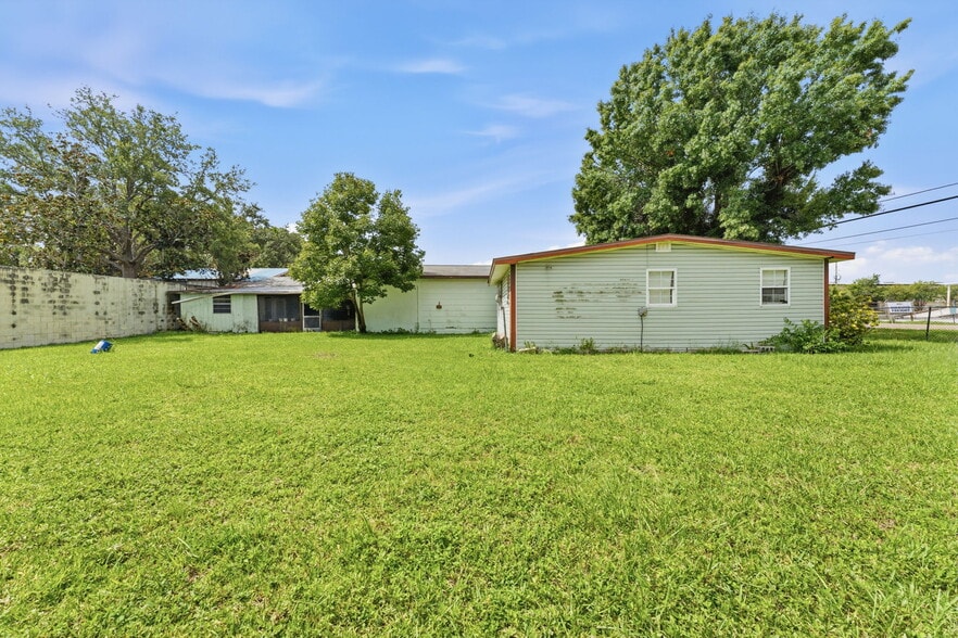 More Photos Of 13257 Automobile Blvd, Clearwater Industrial For Sale