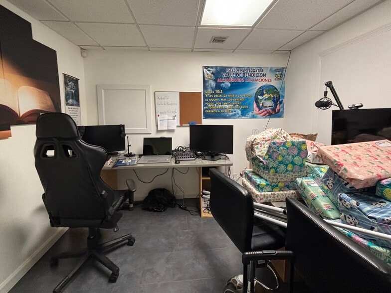 More Photos Of 292-294 Medford Ave, Patchogue Office For Lease