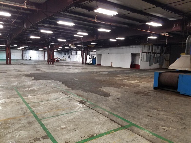 More Photos Of 1830 N Pine St, Vivian Industrial For Lease