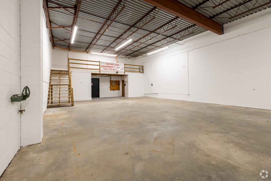 More Photos Of 745 Bluecrab Rd, Newport News Research And Development For Lease