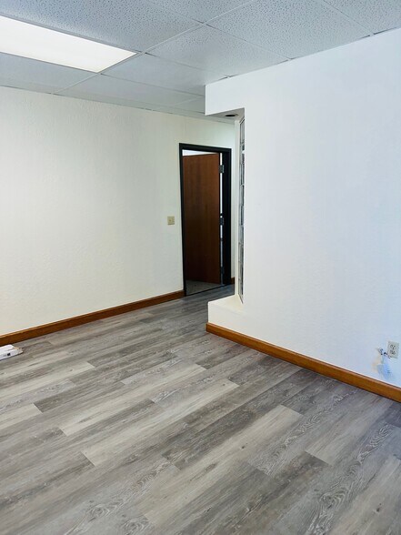 More Photos Of 11102 N Stratford Dr, Oklahoma City Office For Sale