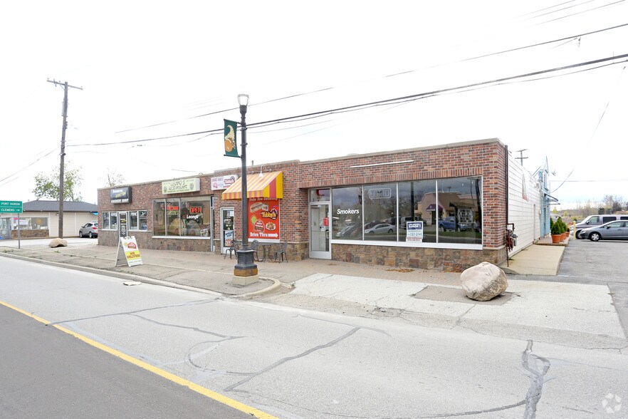 Primary Photo Of 67353-67365 S Main St, Richmond Storefront For Lease