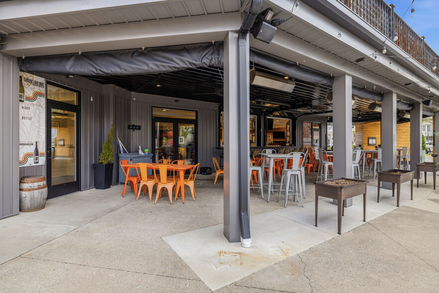 More Photos Of 402 Center St, Lewiston Restaurant For Lease