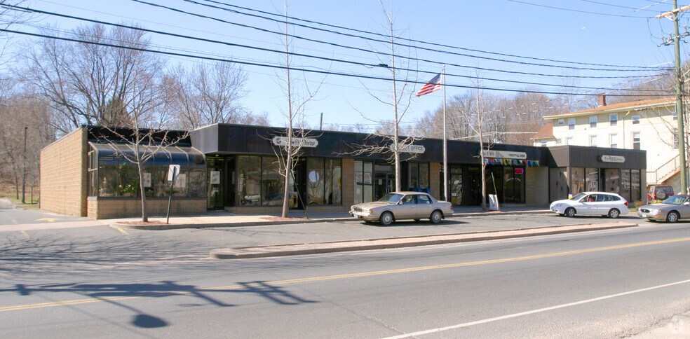 More Photos Of 12-22 E Main St, Bristol Storefront For Lease