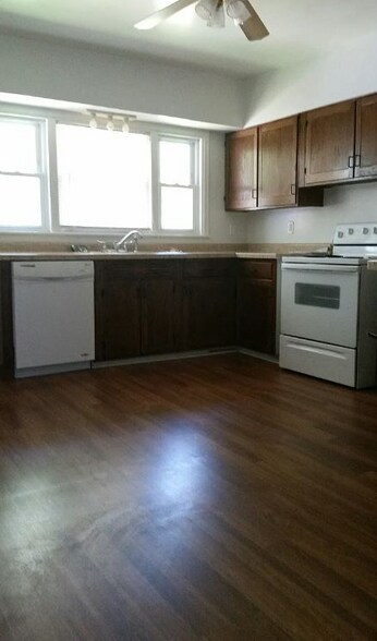 More Photos Of 1311-1315 W 1st St, Cedar Falls Apartments For Sale
