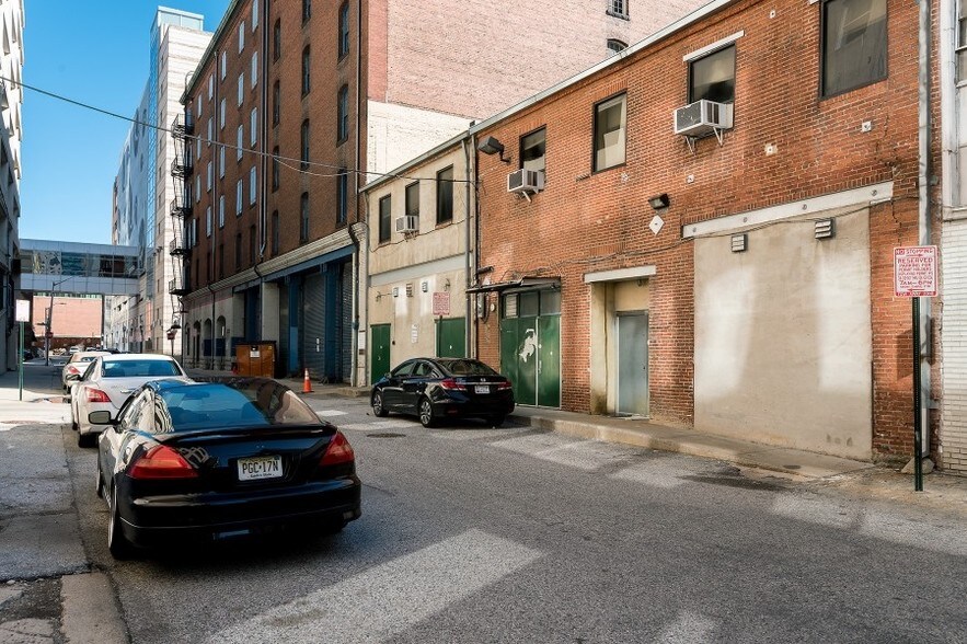 More Photos Of 316-318 Guilford Ave, Baltimore Bar For Sale