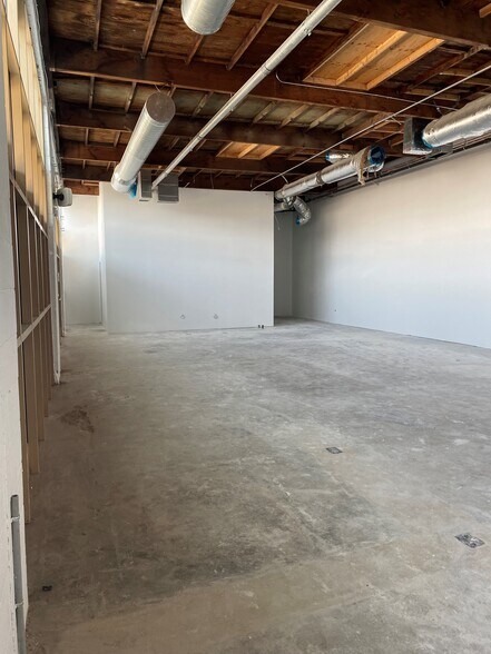 More Photos Of 580 S Alameda St, Los Angeles Storefront Retail Office For Lease