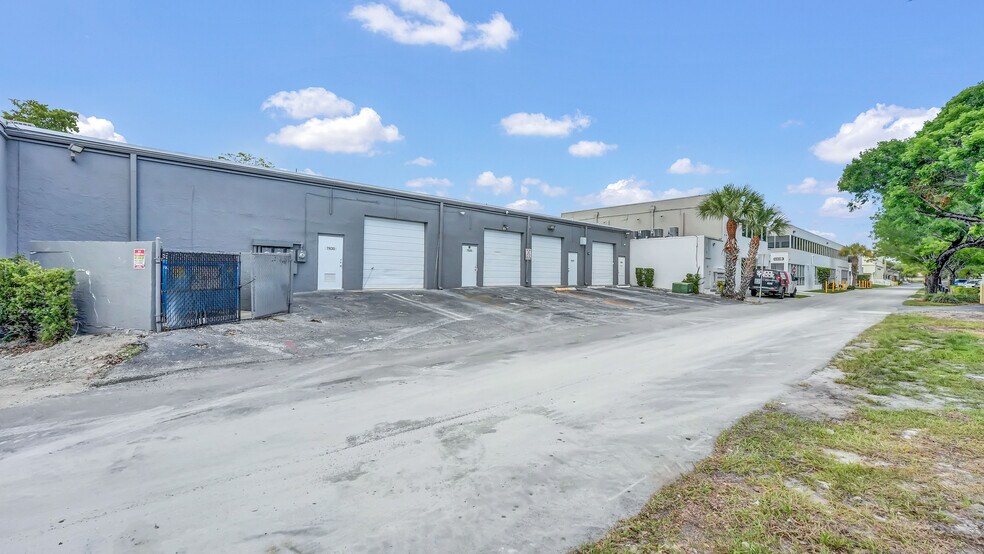 More Photos Of 7600 Wiles Rd, Coral Springs Unknown For Lease