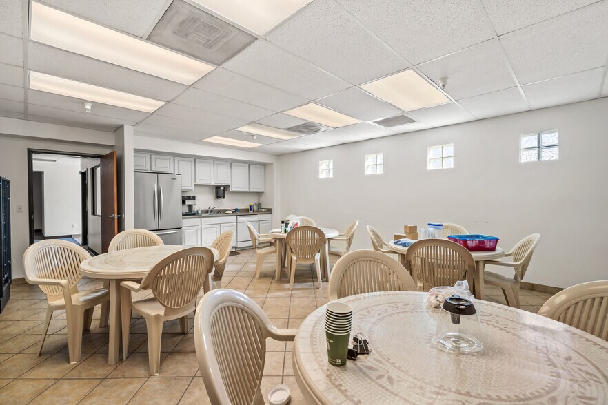 More Photos Of 6992 E Broadway Blvd, Tucson Office For Sale