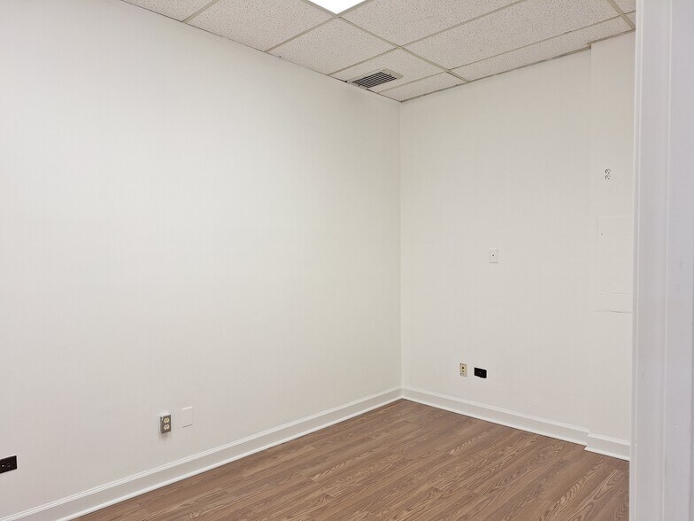 More Photos Of 17726-17732 Oak Park Ave, Tinley Park Medical For Sale