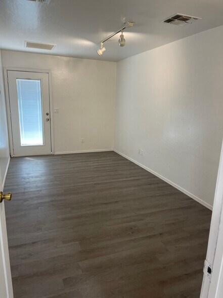 More Photos Of 17252 E Falcon Dr, Fountain Hills Warehouse For Lease