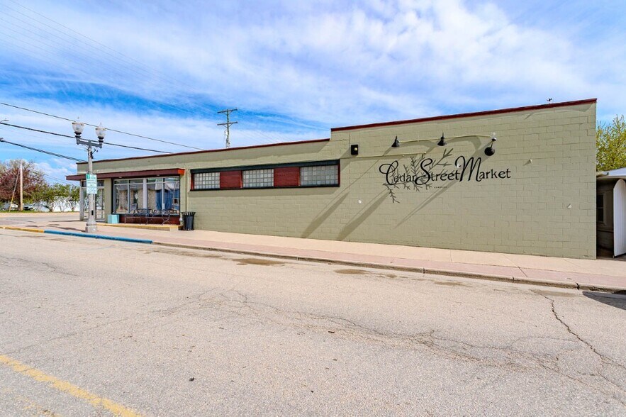 More Photos Of 234 Cedar St, Tigerton Supermarket For Sale