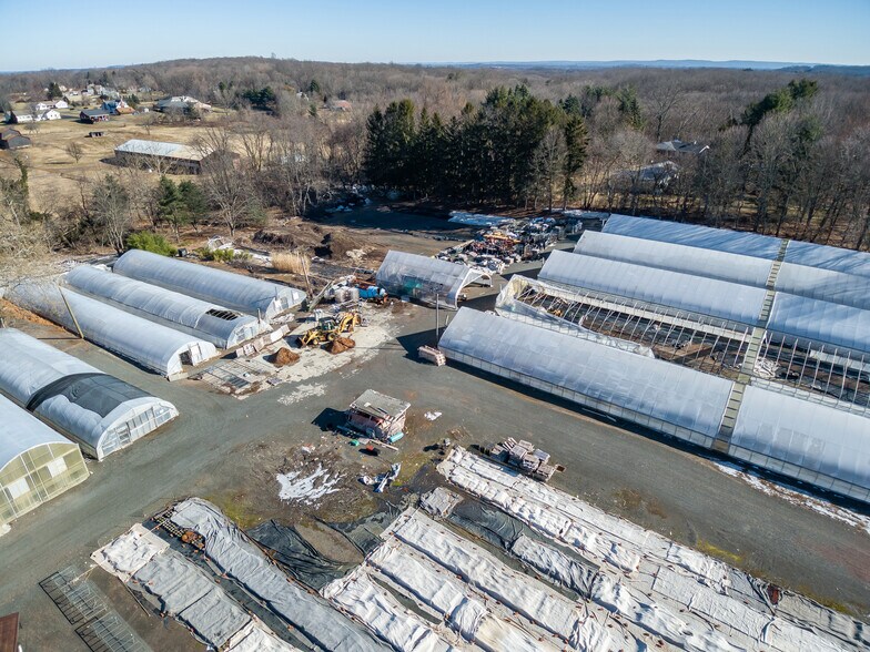 More Photos Of 1709 Kensington Rd, Berlin Specialty For Sale