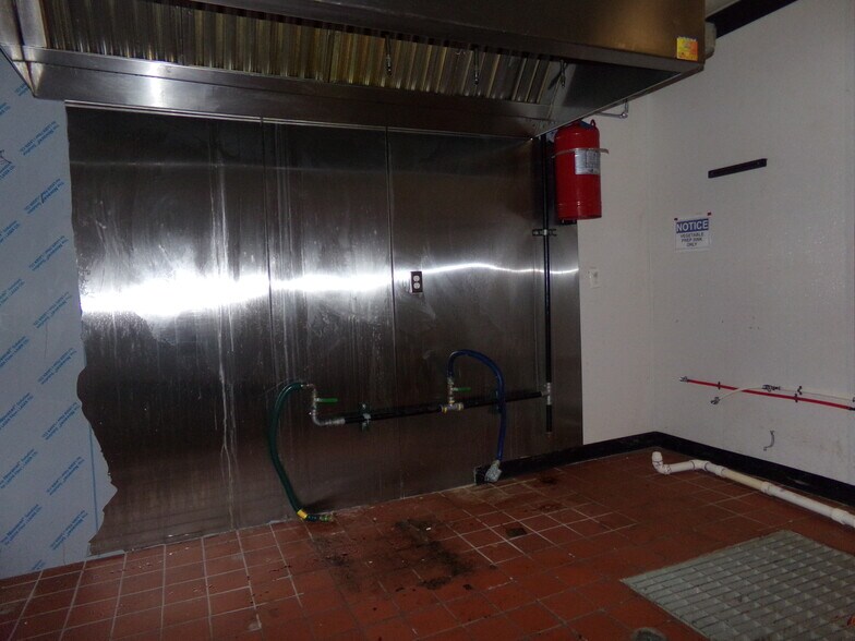 More Photos Of 565-595 Garden Walk Blvd, Atlanta Freestanding For Lease