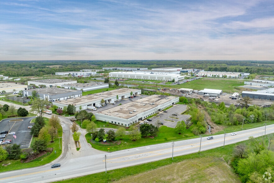 More Photos Of 1390 Gateway Dr, Elgin Manufacturing For Lease
