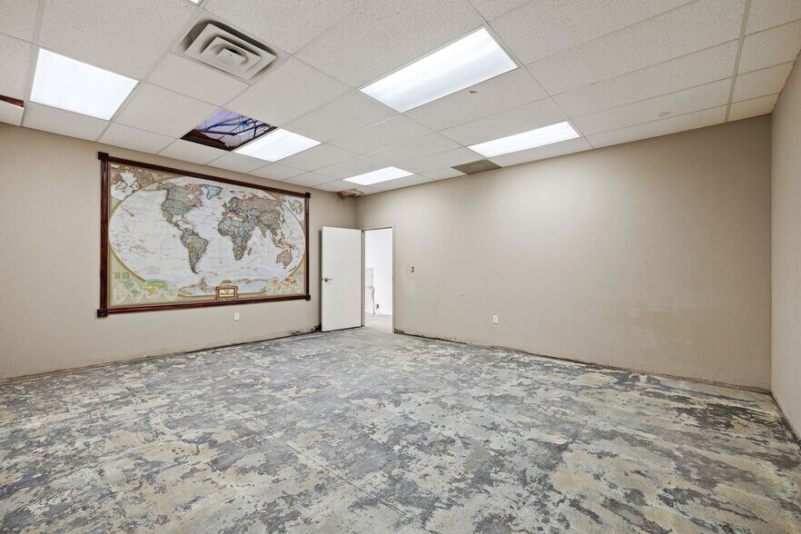 More Photos Of 121 S Bickford Ave, El Reno Storefront For Lease