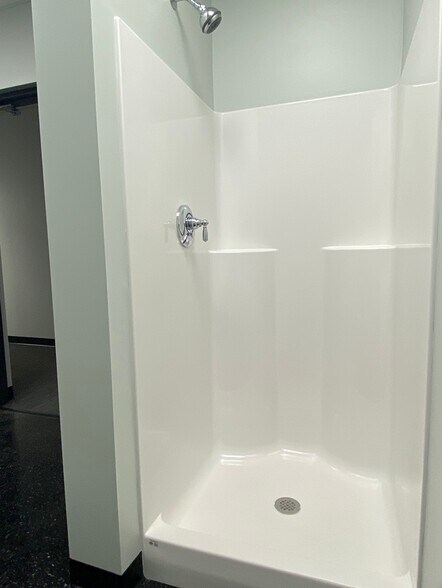 More Photos Of 760 Main St, Wilmington Light Manufacturing For Lease