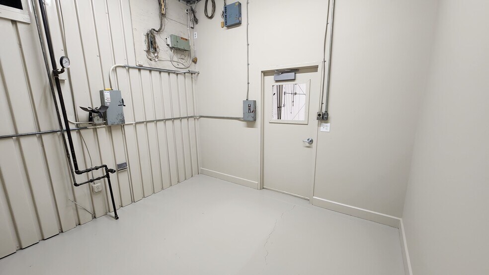 More Photos Of 272 E Kemper Rd, Loveland Industrial For Lease