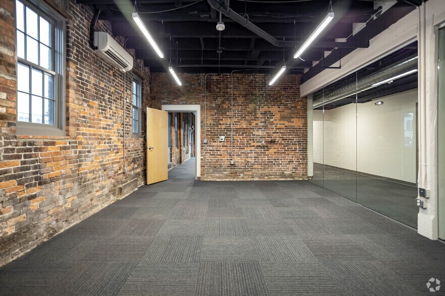 More Photos Of 141 Elm St, Buffalo Apartments For Lease