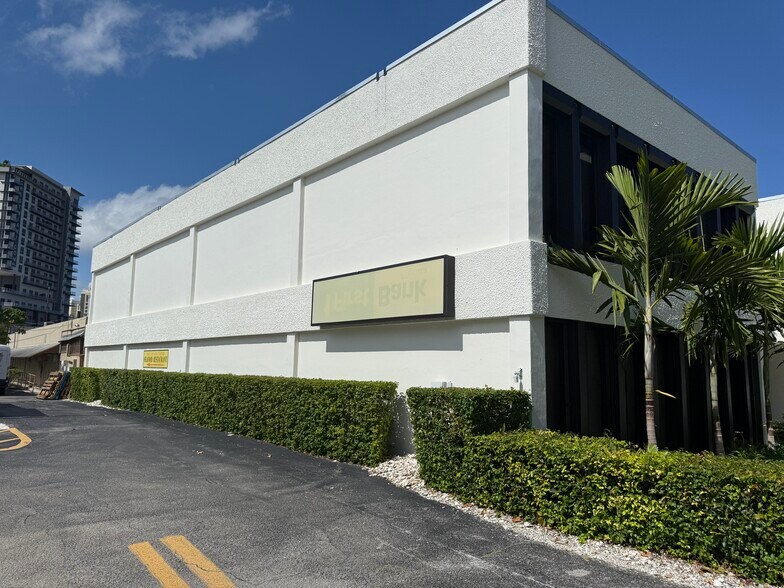 More Photos Of 9795 S Dixie Hwy, Miami Bank For Lease