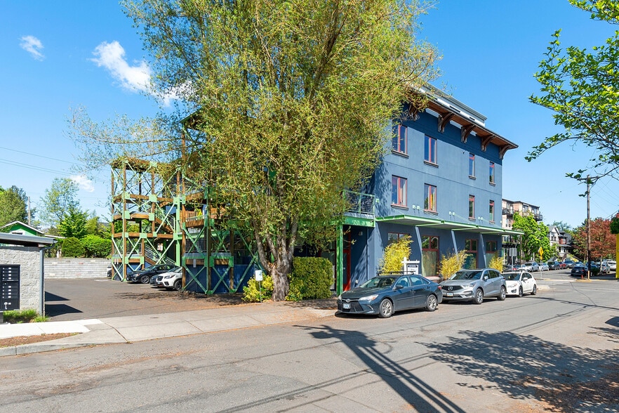 More Photos Of 325 NE Graham St, Portland Storefront Retail Residential For Sale