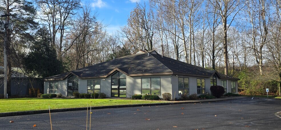 Primary Photo Of 4933 Jamesville Rd, Jamesville Medical For Lease