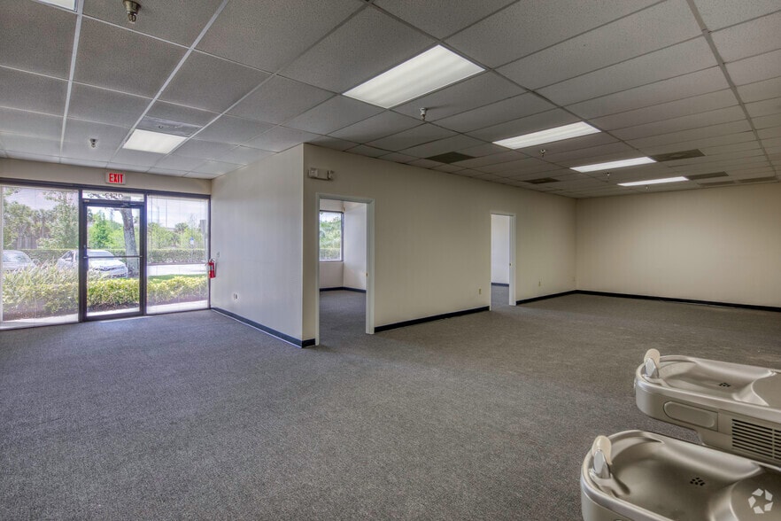 More Photos Of 9412-9424 International Ct N, Saint Petersburg Unknown For Lease