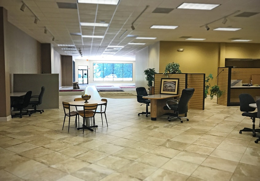 More Photos Of 8590 Philips Hwy, Jacksonville Freestanding For Lease
