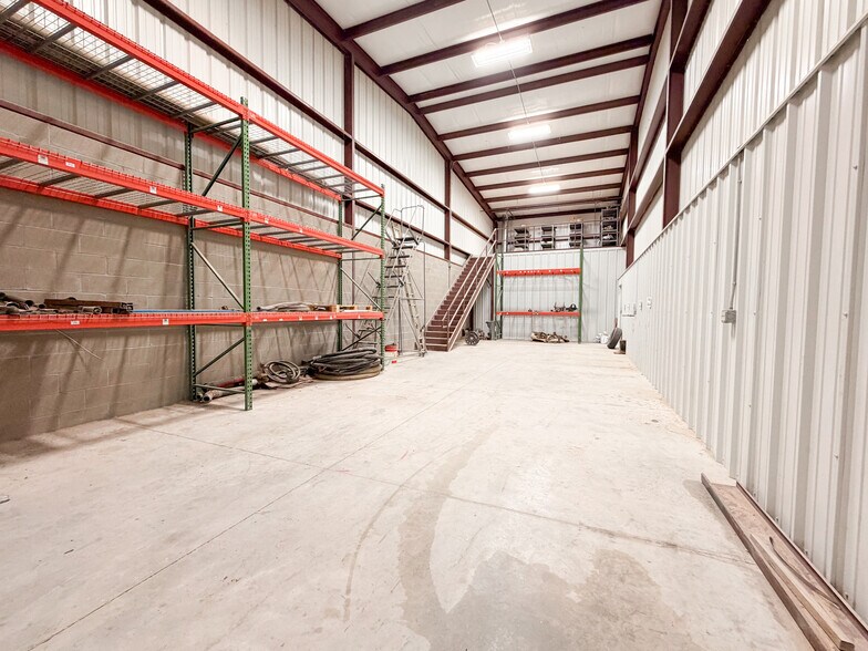 More Photos Of 609 I-20, Pecos Manufacturing For Lease