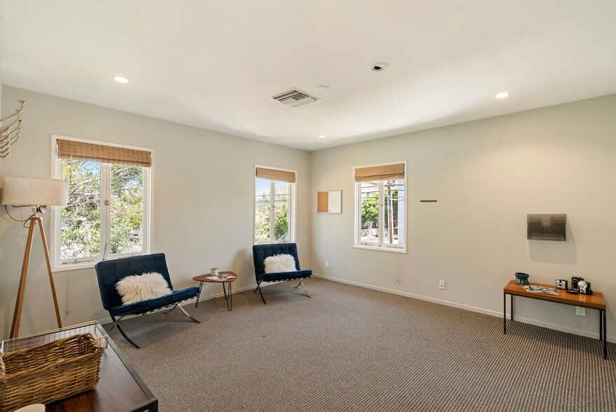 More Photos Of 588 N Larchmont Blvd, Los Angeles Office For Lease