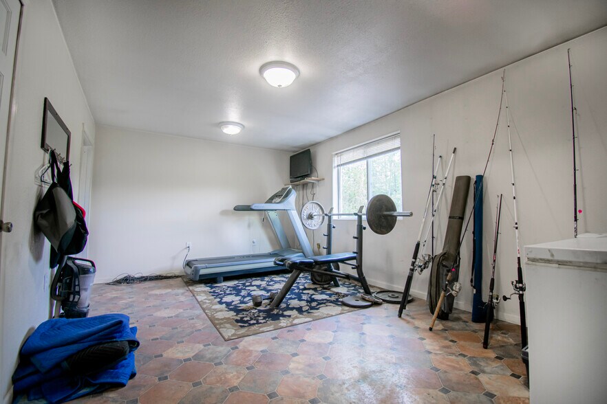 More Photos Of 39031 Strawberry Ct, Kenai Flex For Sale