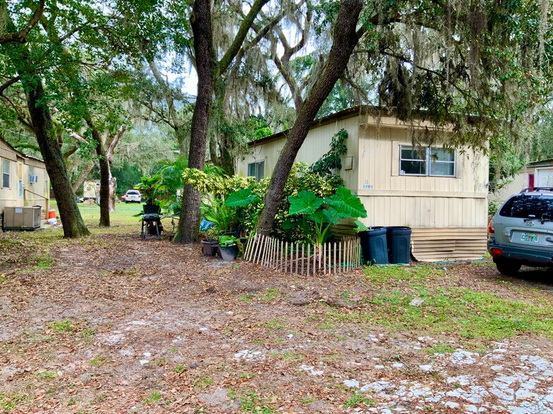 More Photos Of 5311 Pine St, Seffner Manufactured Housing Mobile Home Park For Sale