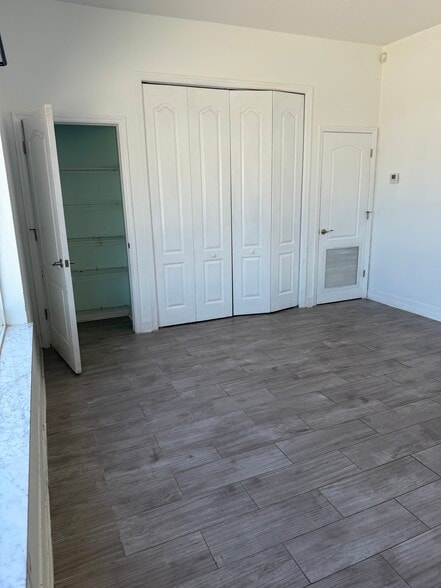 More Photos Of 4751 E Moody Blvd, Bunnell Showroom For Lease