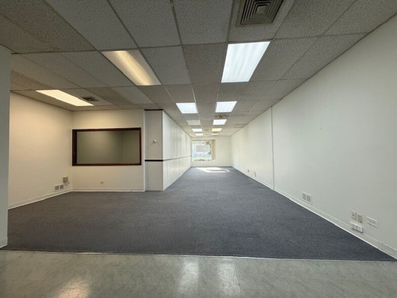 More Photos Of 9957-9959 S Roberts Rd, Palos Hills Medical For Lease