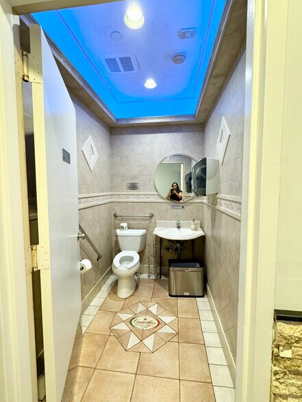 More Photos Of 908-912B Hempstead Tpke, Franklin Square Restaurant For Sale