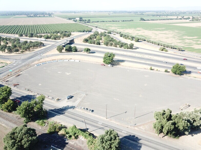 More Photos Of R2E Freeway Drive, Woodland Land For Lease
