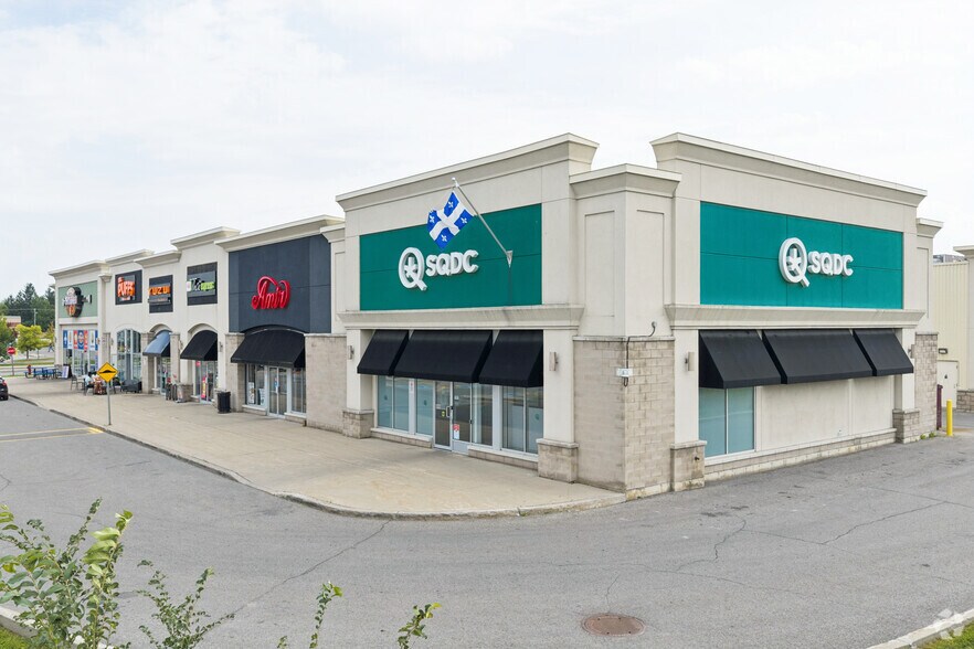 More Photos Of 5205 Boul Robert-Bourassa, Laval Unknown For Lease