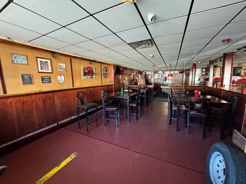 More Photos Of 609 W Montauk Hwy, Lindenhurst Bar For Sale