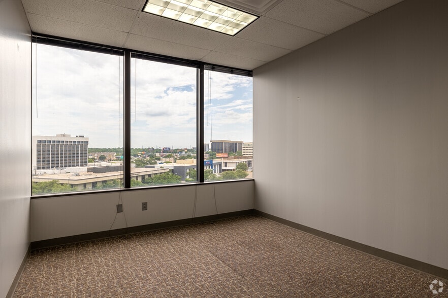 More Photos Of 8700 Tesoro Dr, San Antonio Unknown For Lease